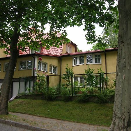 Hotel Pod Platanami Trzebnica Luaran gambar