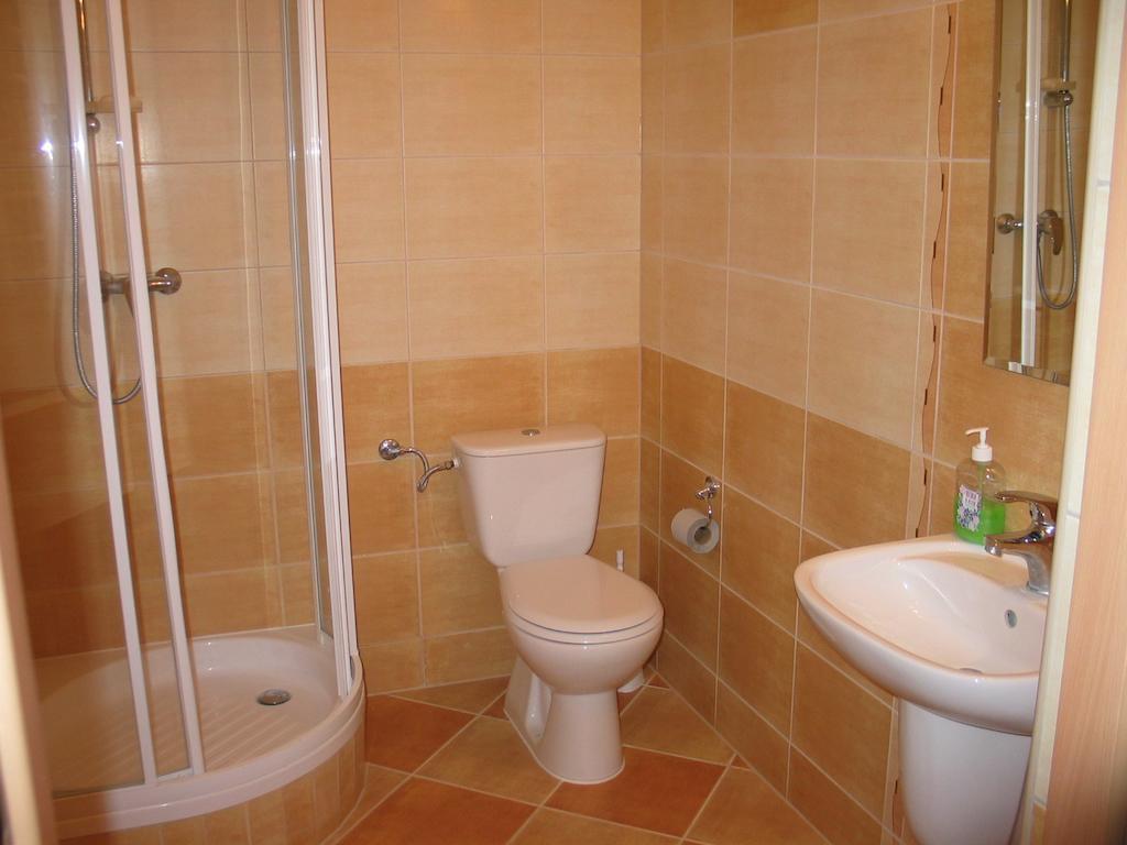 Hotel Pod Platanami Trzebnica Luaran gambar
