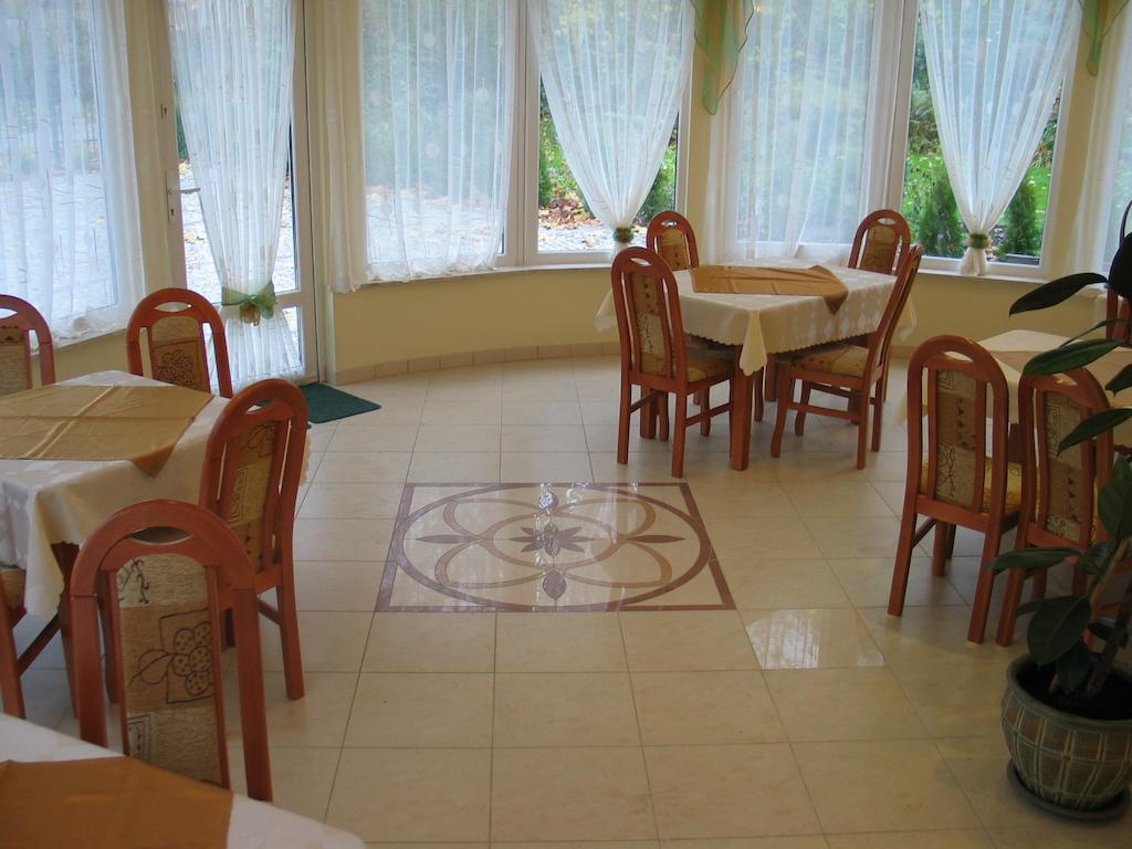 Hotel Pod Platanami Trzebnica Luaran gambar