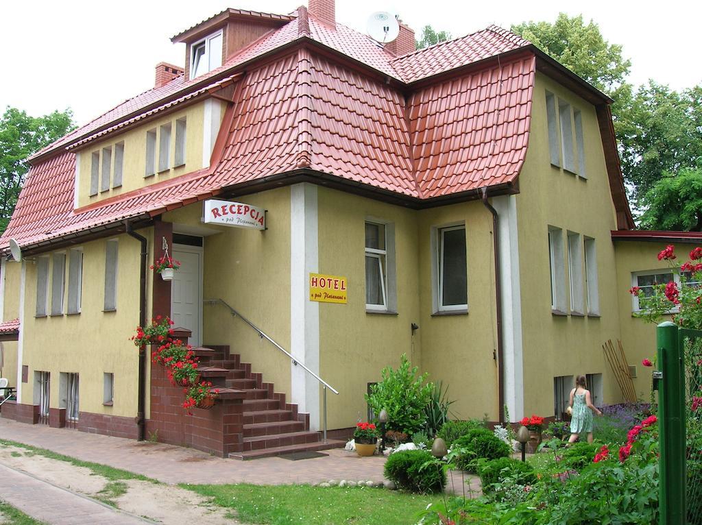 Hotel Pod Platanami Trzebnica Luaran gambar