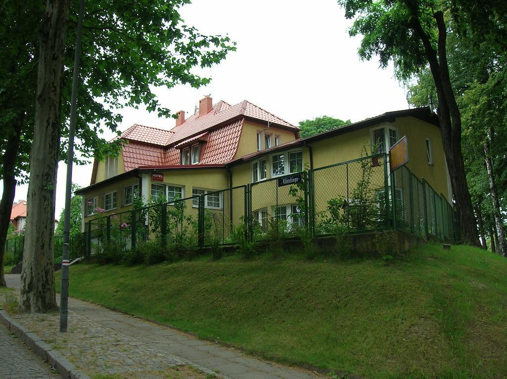Hotel Pod Platanami Trzebnica Luaran gambar