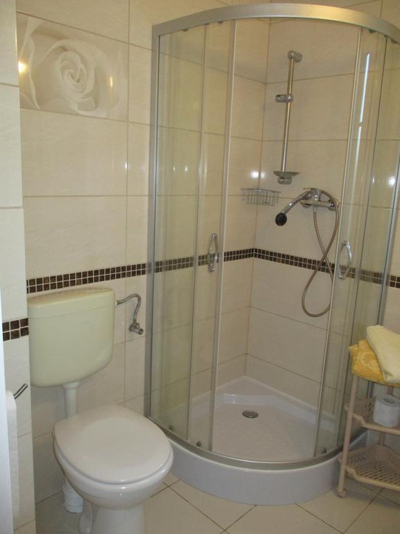 Hotel Pod Platanami Trzebnica Luaran gambar