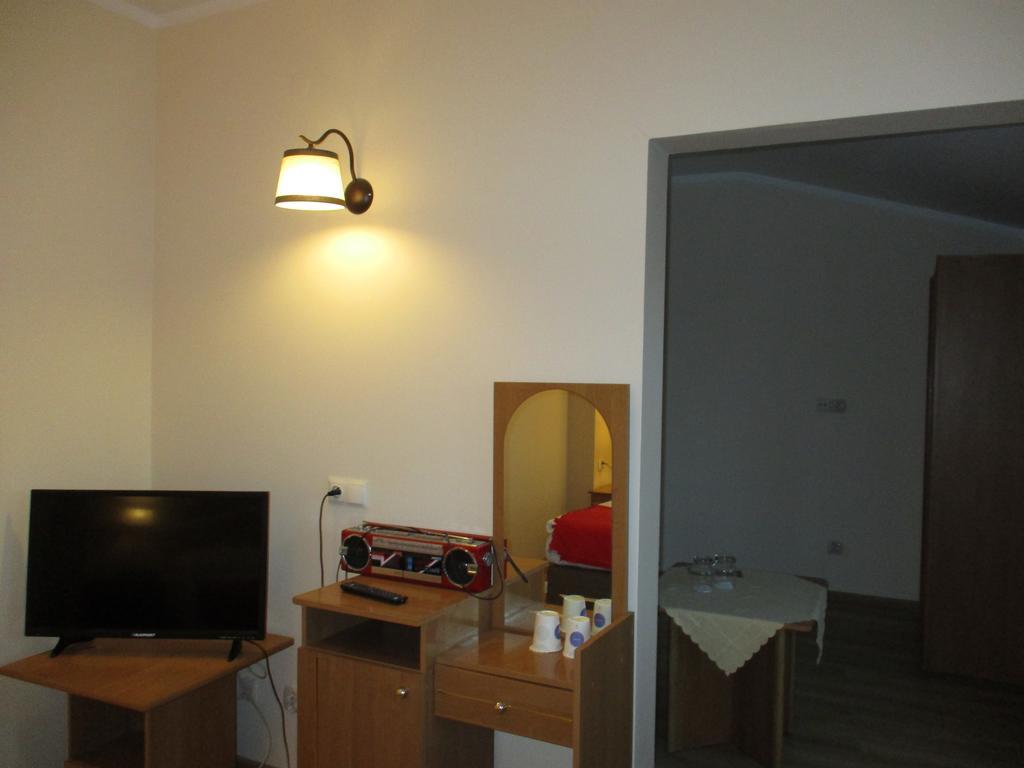 Hotel Pod Platanami Trzebnica Luaran gambar
