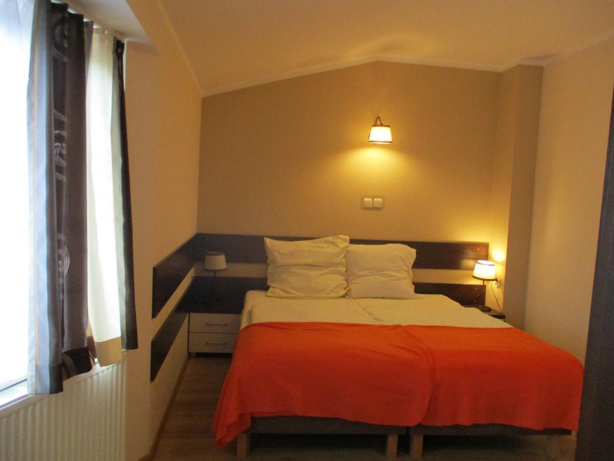 Hotel Pod Platanami Trzebnica Luaran gambar