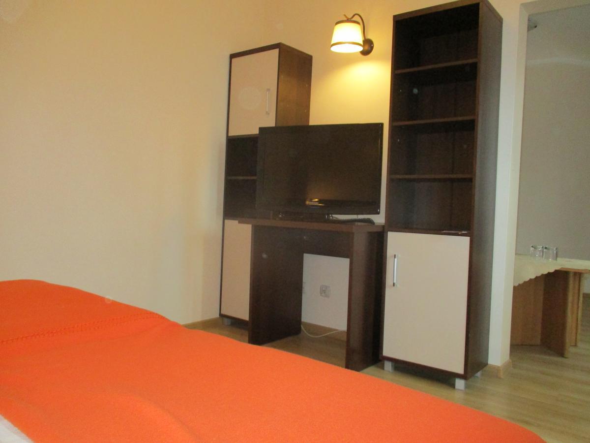 Hotel Pod Platanami Trzebnica Luaran gambar