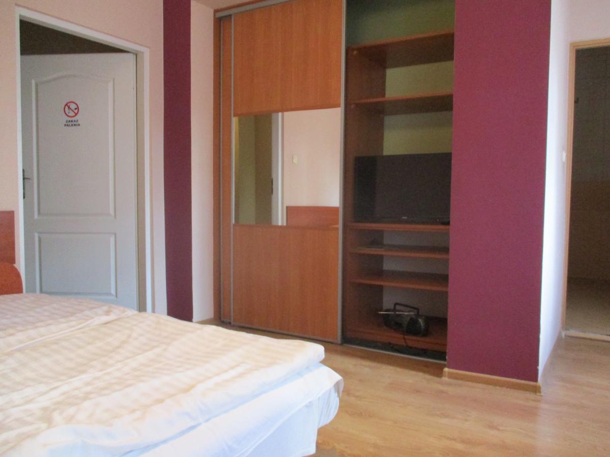 Hotel Pod Platanami Trzebnica Luaran gambar
